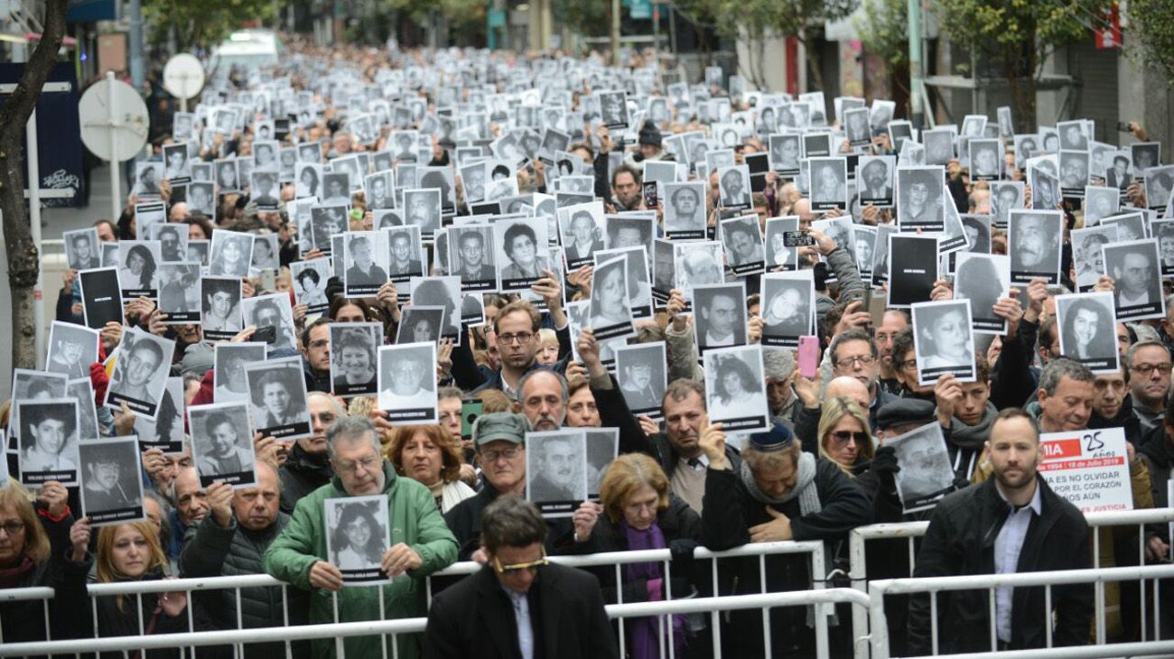 Homenaje por el 25° aniversario del atentado a la AMIA.