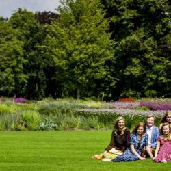 Máxima de Holanda junto a su familia en la casa nueva