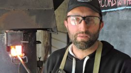 Gentiletti asegura que “en tres clases hasta el más inexperto se va de mi taller fabricando un cuchillo monoacero y, en dos clases más, uno de Damasco”