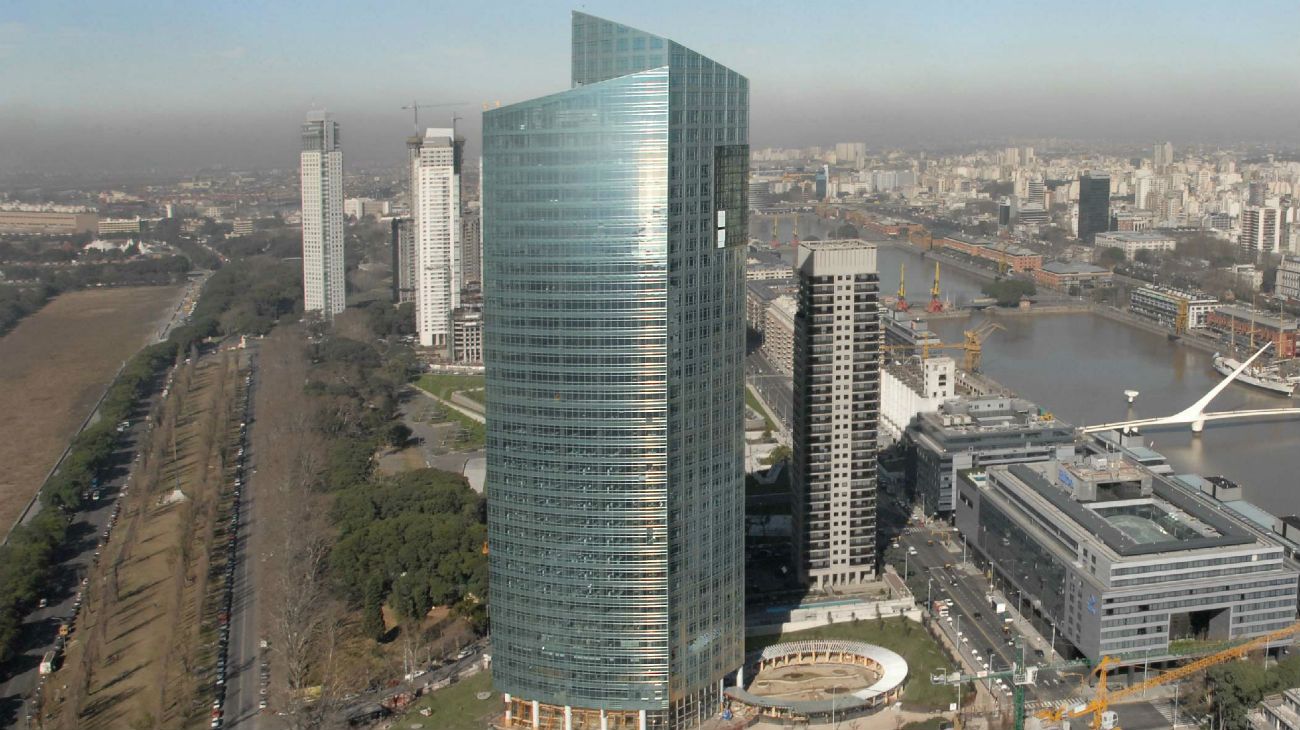 El edificio de YPF en Puerto Madero.