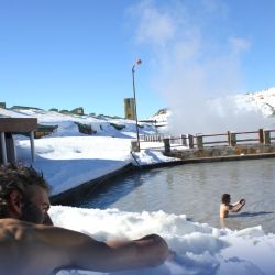 Otro de los puntos fuertes del invierno es Caviahue, que combina esquí con fuentes de agua termal. Perfecto!