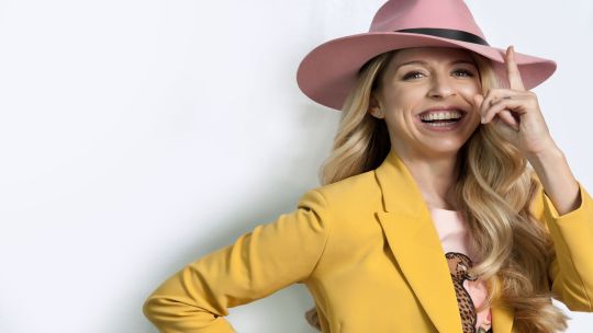 Flor brilla en el teatro mientras decide si vuelve a la tevé