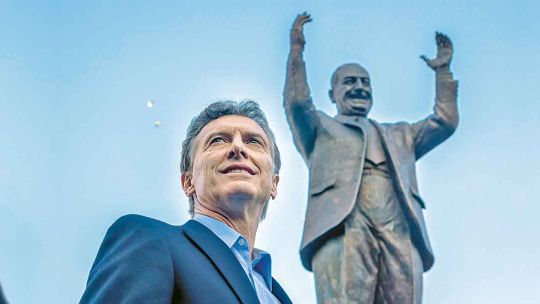 Gane quien gane. “Quien asuma el 10 de diciembre la próxima presidencia se va a encontrar con un contexto complejísimo en el plano económico y financiero. Al mismo tiempo, deberá lidiar con una deuda interna enorme en materia de pobreza y marginalidad”.