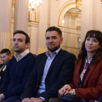 La actriz acompañó al periodista, quien recibió un reconocimiento en en la Legislatura porteña.