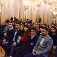 La actriz acompañó al periodista, quien recibió un reconocimiento en en la Legislatura porteña.