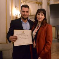 La actriz acompañó al periodista, quien recibió un reconocimiento en en la Legislatura porteña.