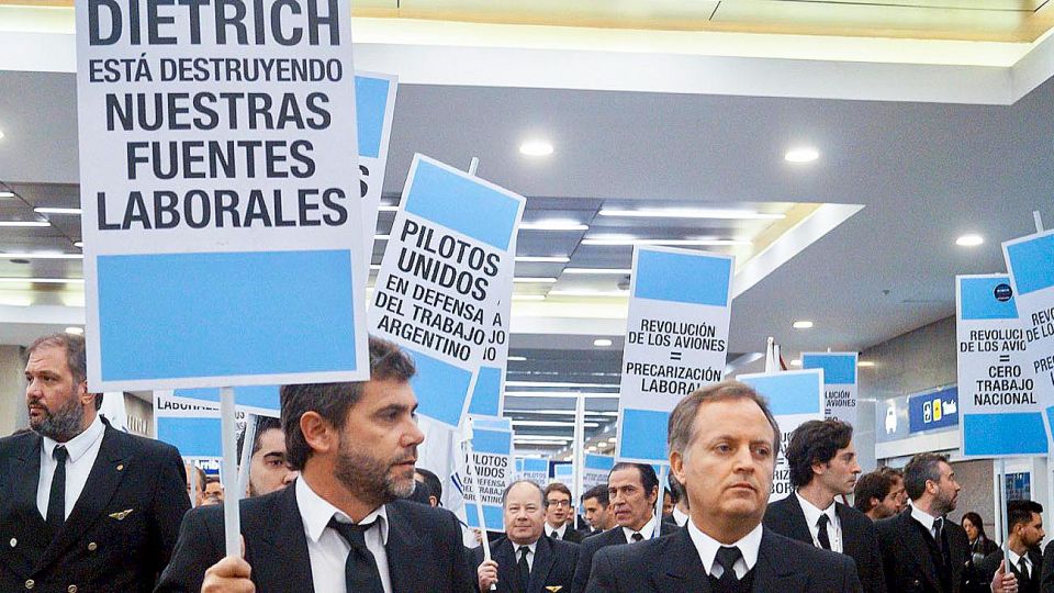 20192807_protesta_pilotos_aeronauticos_cedoc_g.jpg