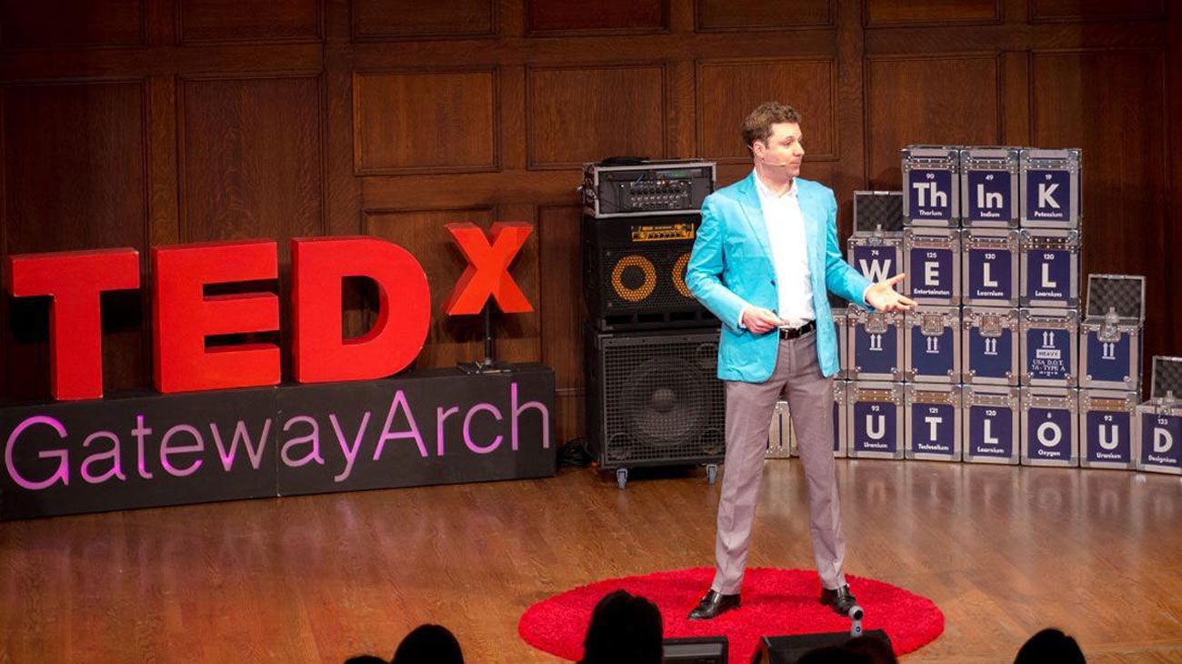 Doug Lindsay realiza charlas para contar su historia y participó de un evento de TEDx.