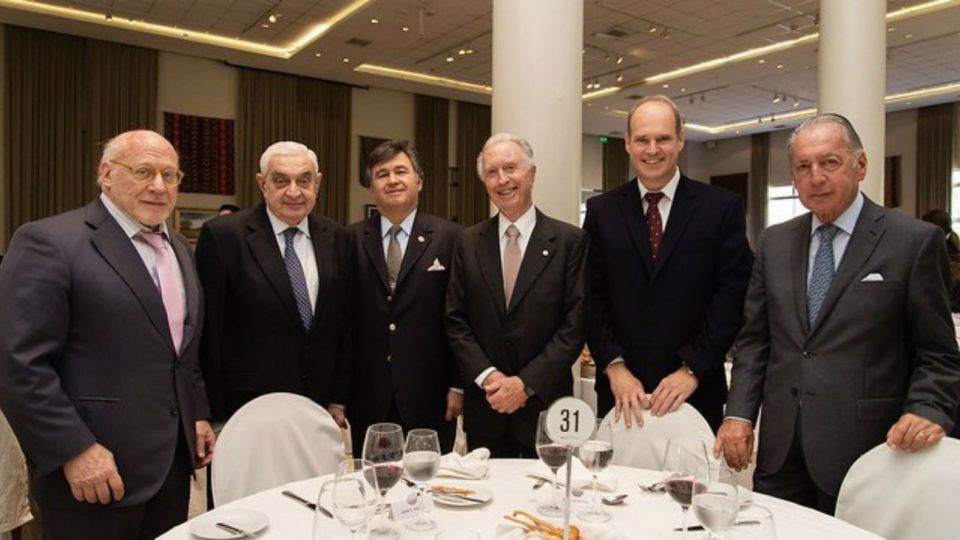 El Grupo de los Seis: Daniel Pelegrina, Julio César Crivelli, Adelmo Gabbi, Jorge Di Fiori, Javier Bolzico y Daniel Funes de Rioja.