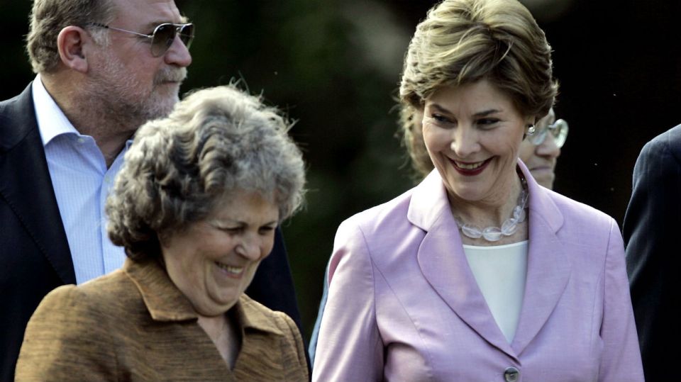 El 10 de marzo de 2007 Maria Auxiliadora Delgado paseó con la entonces primera dama de los EE.UU. Laura Bush por Colonia.