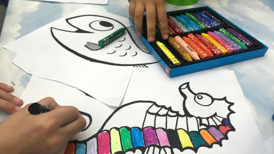Dibujar y pintar, una actividad gratuita e interesante para chicos en vacaciones.
