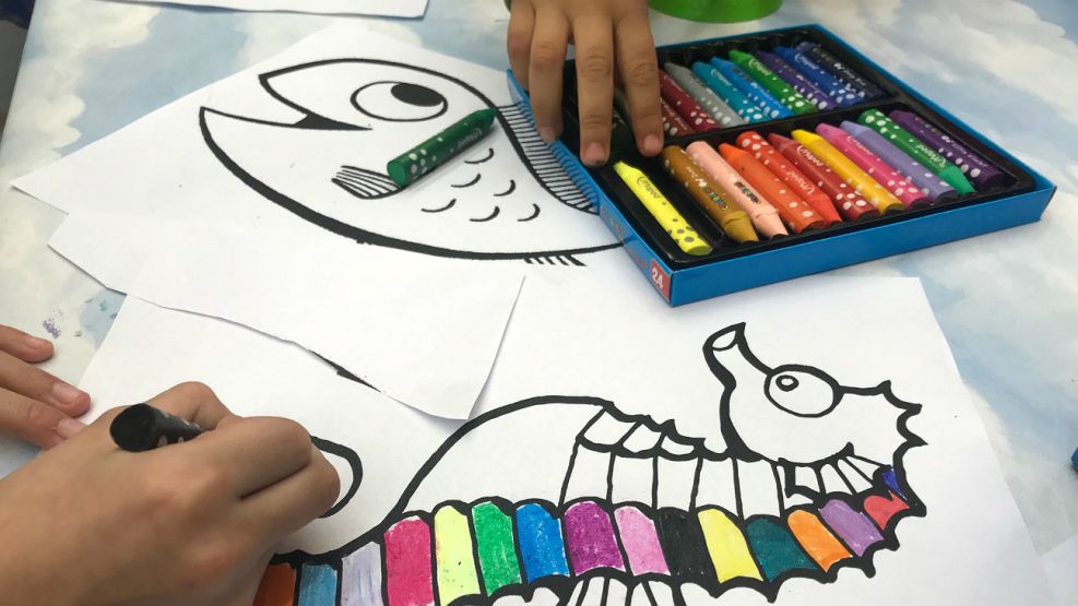 Dibujar y pintar, una actividad gratuita e interesante para chicos en vacaciones.