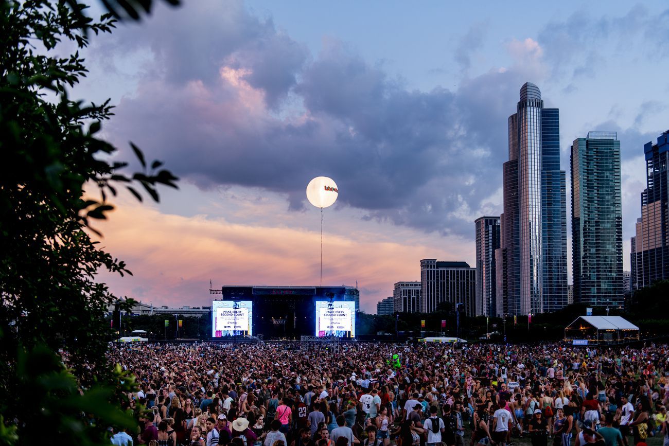 . Instalándose definitivamente en Chicago en 2005, se convirtió en una institución internacional con expansiones en siete de las ciudades más importantes del mundo. 