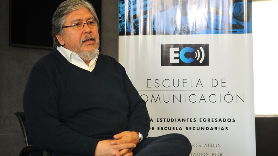 Fernando "Chino" Navarro en la Escuela de Comunicación de Perfil