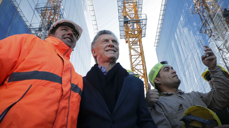 Macri en Corrientes, recorrió obras del Complejo que albergará sedes de varios organismos provinciales.