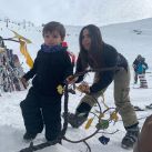 El hijo del Chato Prada y Lourdes Sánchez conoció la nieve por primera vez