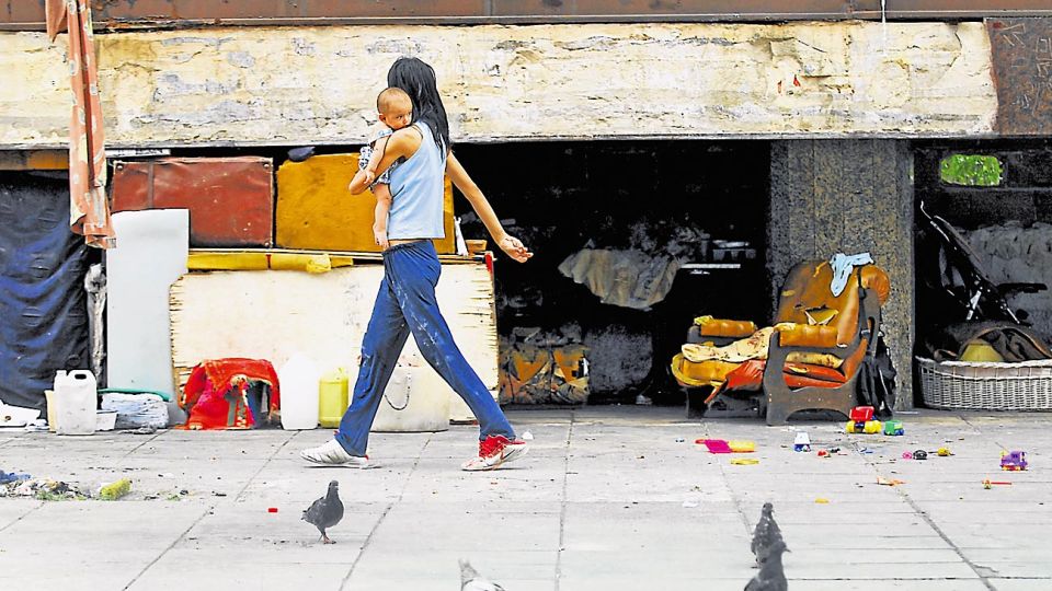 En la calle. Un país donde casi la mitad de los niños vive en la pobreza, no tendrá lo necesario para crecer.
