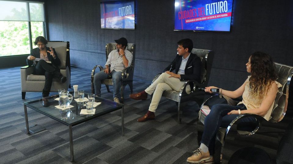 Archivo. En la segunda edición, Agustino Fontevecchia, Director Ejecutivo de Editorial PERFIL, moderó el encuentro del cual participaron Patricio Fuks (WeWork); Mariano Otero (Uber) y Ana Furey (PayU).