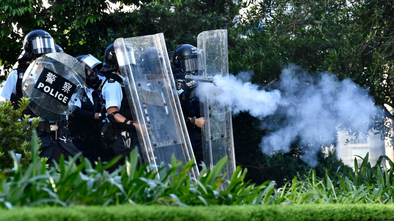 La policía bate récord de impopularidad en Hong Kong.