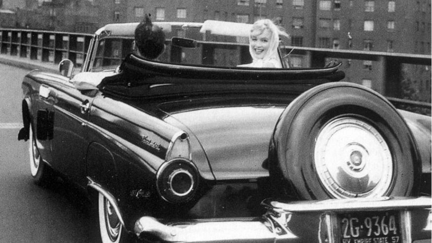 Marilyn Monroe y el Ford Thunderbird, dos estrellas de su época