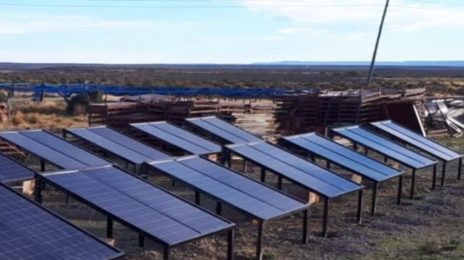 Chubut, un paraíso patagónico que gracias a la electrificación solar, eliminó los cortes de energía, bajó los costos y conserva su reserva natural.