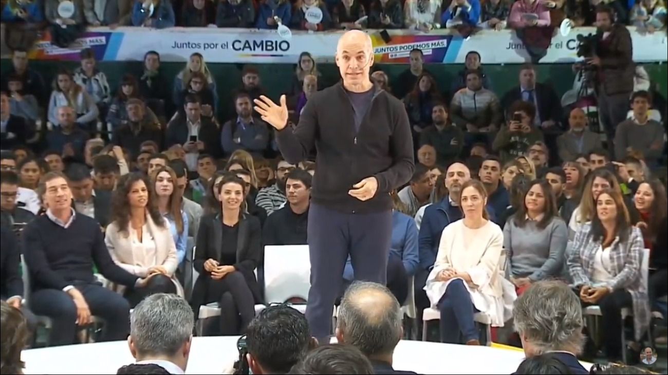 El jefe de Gobierno porteño, Horacio Rodríguez Larreta, en Ferro junto a la gobernadora María Eugenia Vidal.