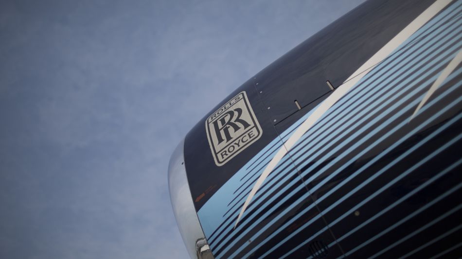 Rolls-Royce Stems Operating Losses, Counts Cost of 787 Glitches
