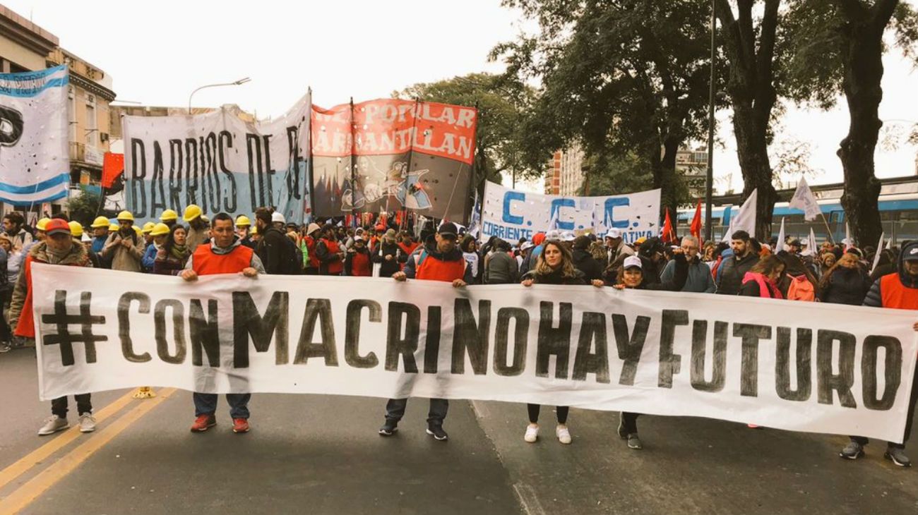 Los movimientos sociales realizan la cuarta marcha por San Cayetano.