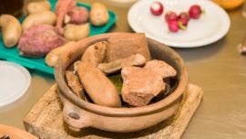 Pescado de río, mandioca, yerba, té, quesos, miel de caña o abejas, tacuara, maíz, palmito, maracuyá, mamón, palta, guayabas y melones se ofrecerán en menús de tres pasos.