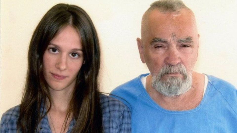 charles manson y novia 08082019
