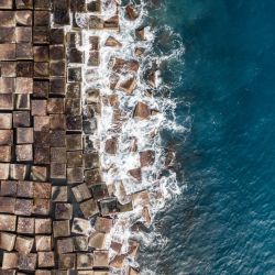 La costa barcelonesa luce así desde las alturas. 