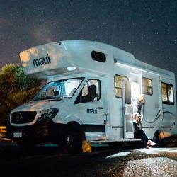 Más allá de que comprar o alquiler un motorhome implica una suma de dinero significativa, la verdad es que el monto final va a variar de acuerdo a nuestras necesidades y la cantidad de personas que viajen con nosotros.