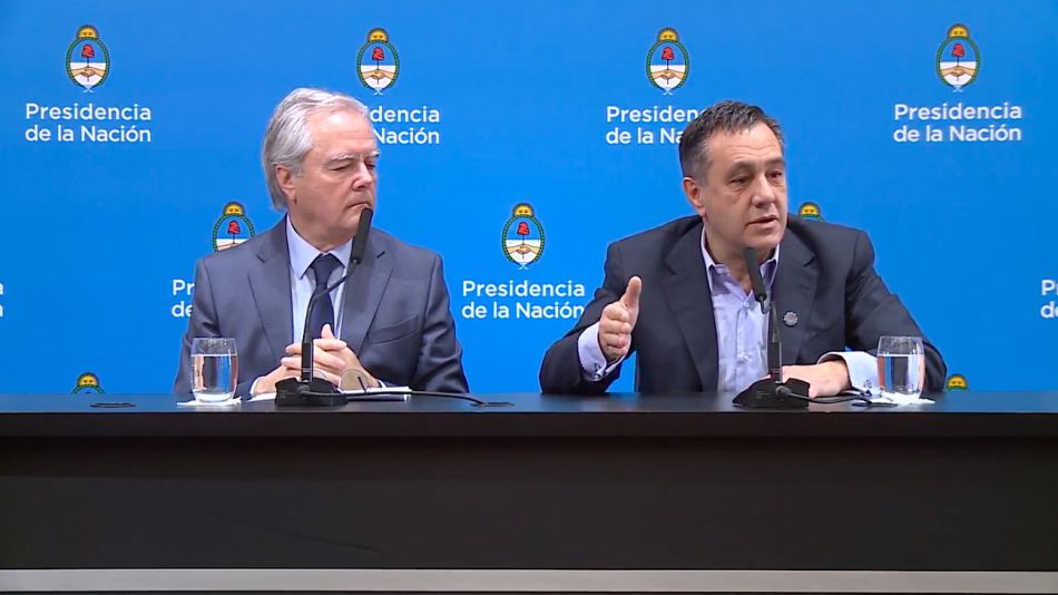 Pinedo y Finocchiaro encabezaron la conferencia de este jueves.