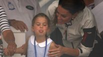 Kate Middleton junto a su hija en la regata