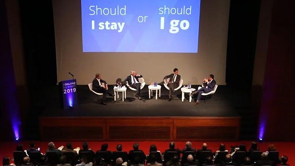 Definiciones. “Debo quedarme o debo irme”, se preguntaban los inversores esta semana citando a The Clash sobre las elecciones.