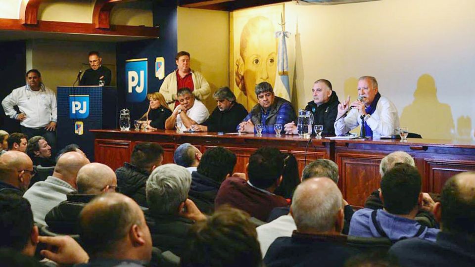 Reunión. Pablo Moyano fue de los pocos que se mostraron en el PJ con los candidatos gremiales.