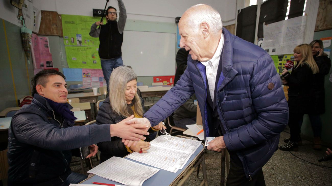 El precandidato presidencial Roberto Lavagna votó en Nuñez.