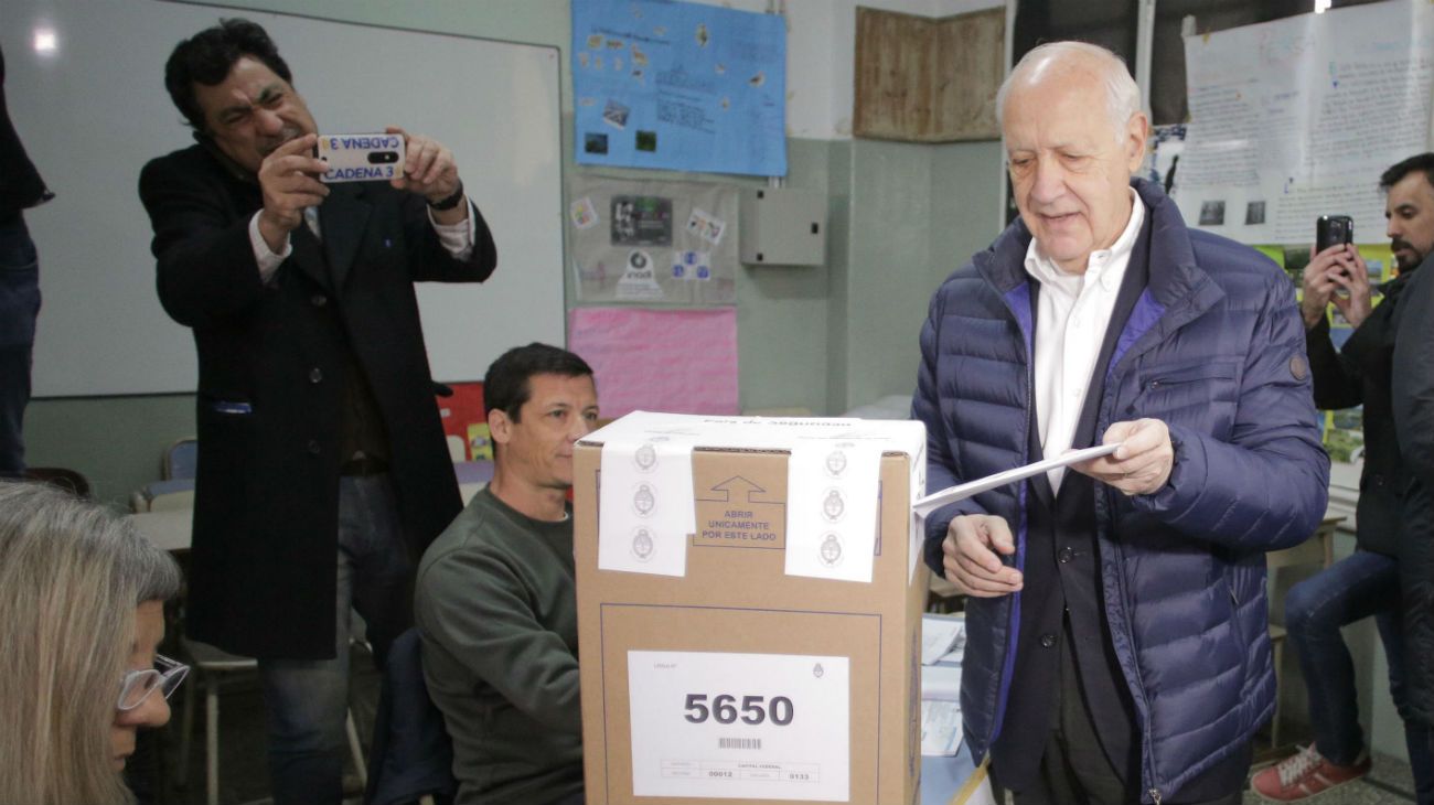 Roberto Lavagna votó en Nuñez.