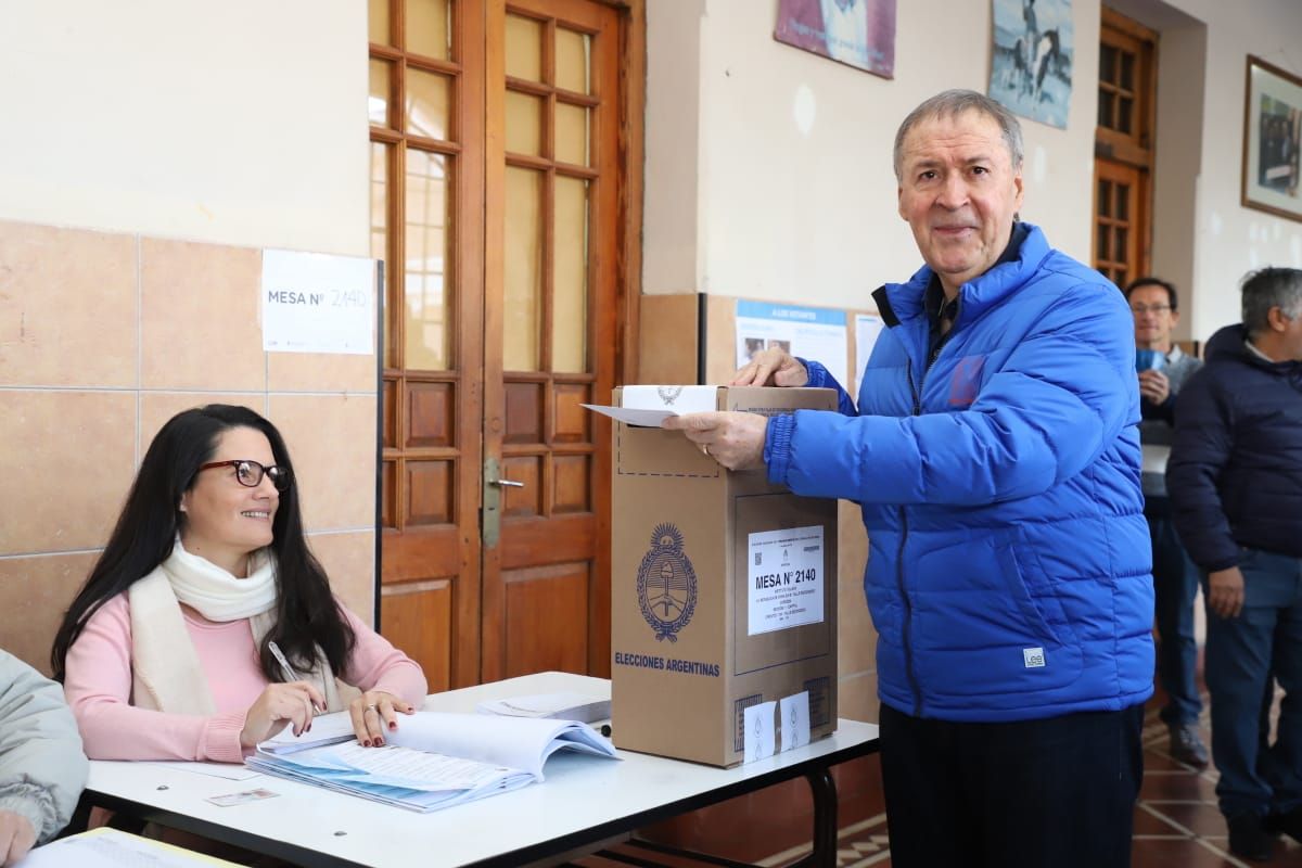 VOTO. Schiaretti votó en el Instituto Villada, de Valle Escondido