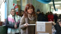 Cristina Fernández de Kirchner emitió su voto en la Mesa 611 del Colegio Secundario N° 19 de Río Gallegos.