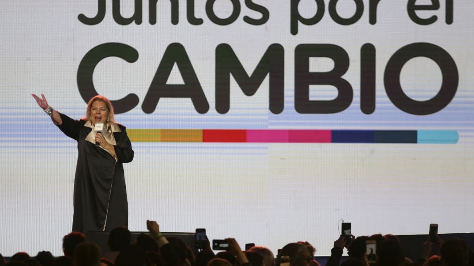 Elisa Carrió tomó el micrófono en el búnker de Juntos por el Cambio cuando Macri ya había mandado a todos "a dormir".