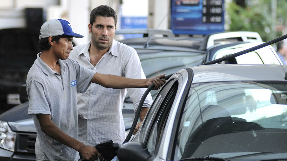 Nafta. Las miradas apuntan a cuánta saldrá el litro en los próximos días.