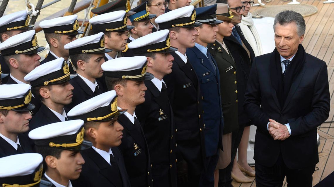 President Mauricio Macri visits officers of the frigate "Libertad."