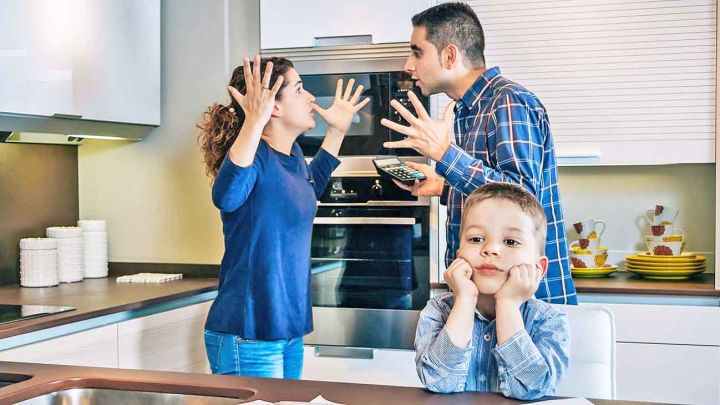 Discusiones. La situación económica es tema de debate dentro y fuera del hogar. Los chicos sienten la angustia de los adultos.