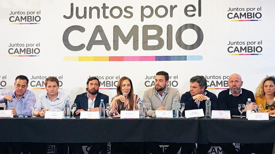 Complicados. “Hagan lo que tengan que hacer para ganar”, fue el mensaje de la gobernadora para los jefes comunales que recibió.