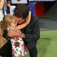 El Cholo Simeone recibió una amorosa sorpresa mientras dirigía a "Aleti"