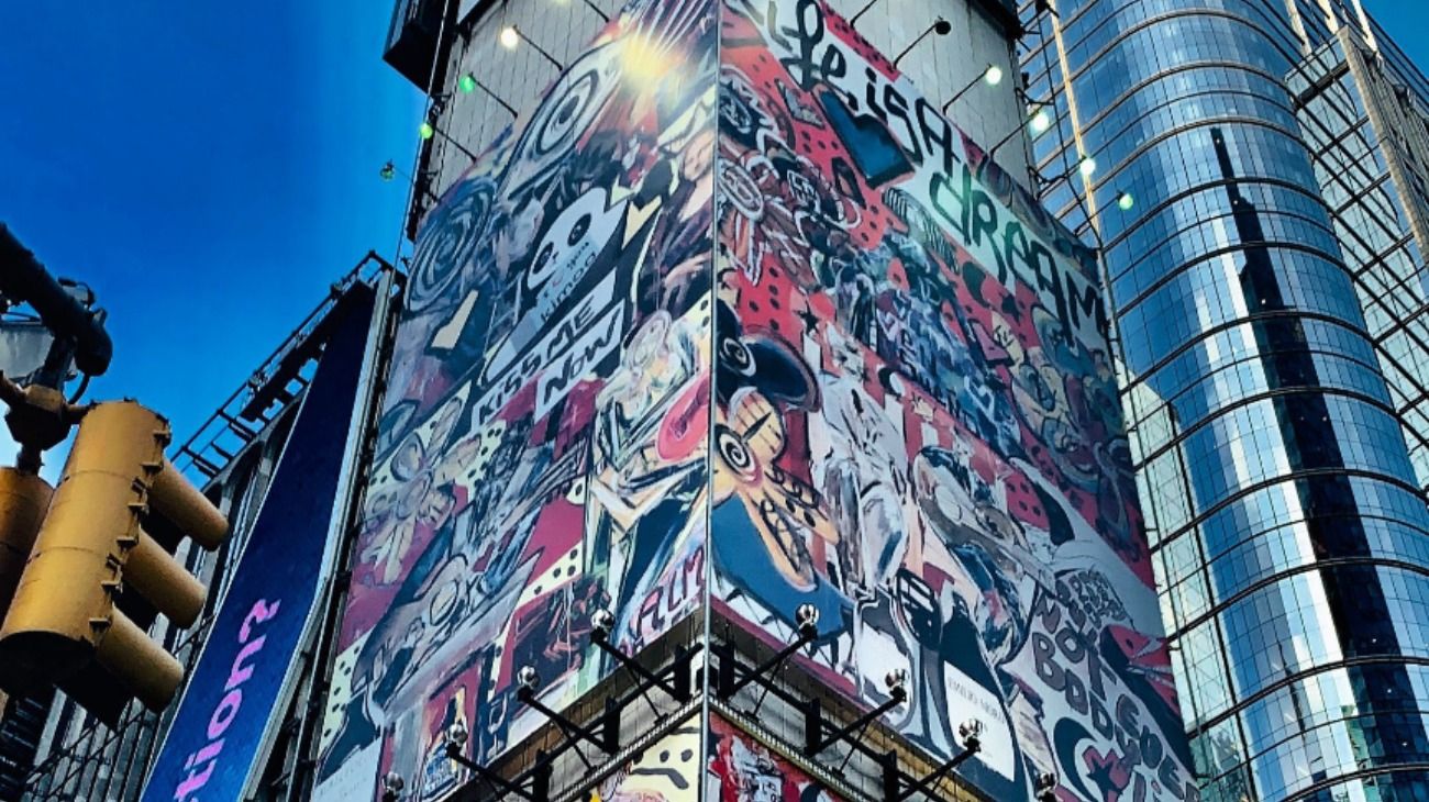 Times Square. El artista español Domingo Zapata pintó el mural más grande en la historia de Nueva York.