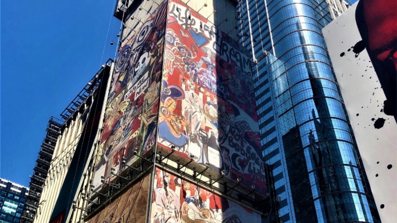 Times Square. El artista español Domingo Zapata pintó el mural más grande en la historia de Nueva York.