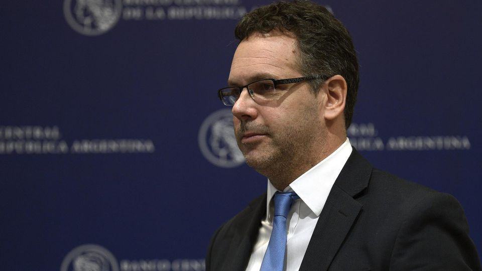 Guido Sandleris brinda un conferencia de prensa.