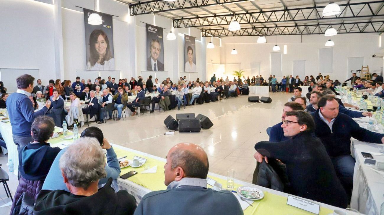 Axel Kicillof con los intendentes peronistas.